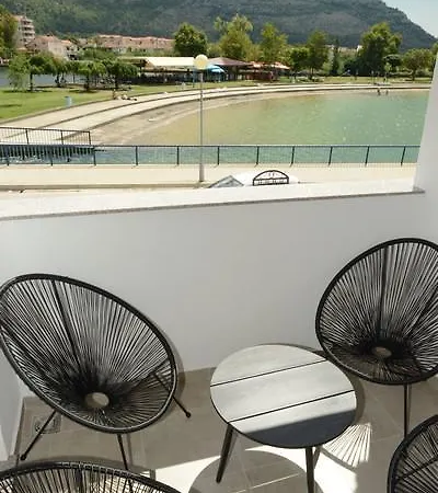 Apartment Horizons ****