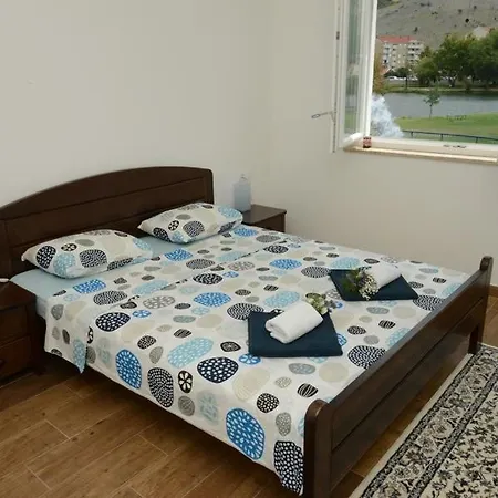 Apartment Horizons ****