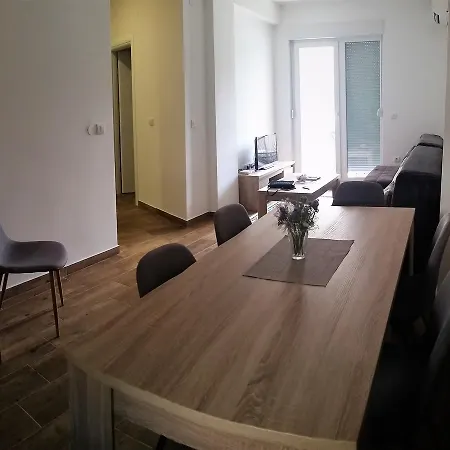 Apartment Horizons ****